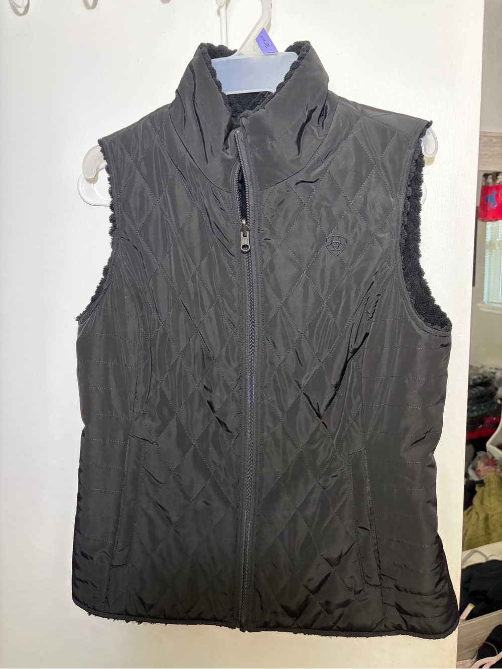 Women’s ariat black medium vest